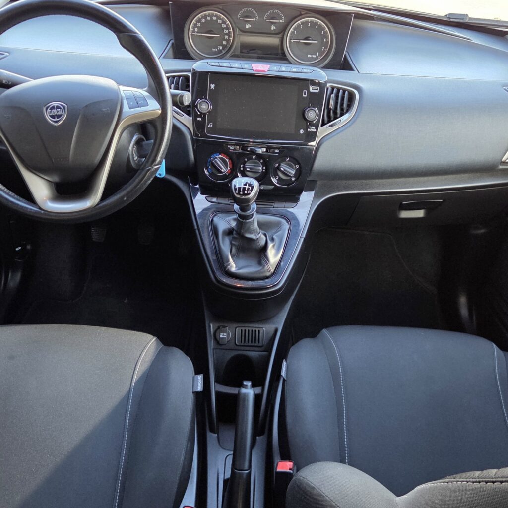 Lancia Ypsilon Black - photo 5